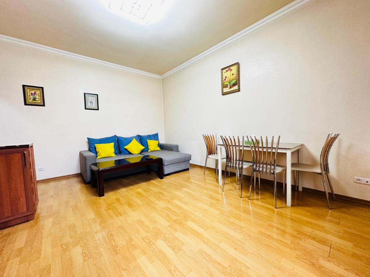 City Center Apartment On Sayat Nova Street Yerevan Exterior photo