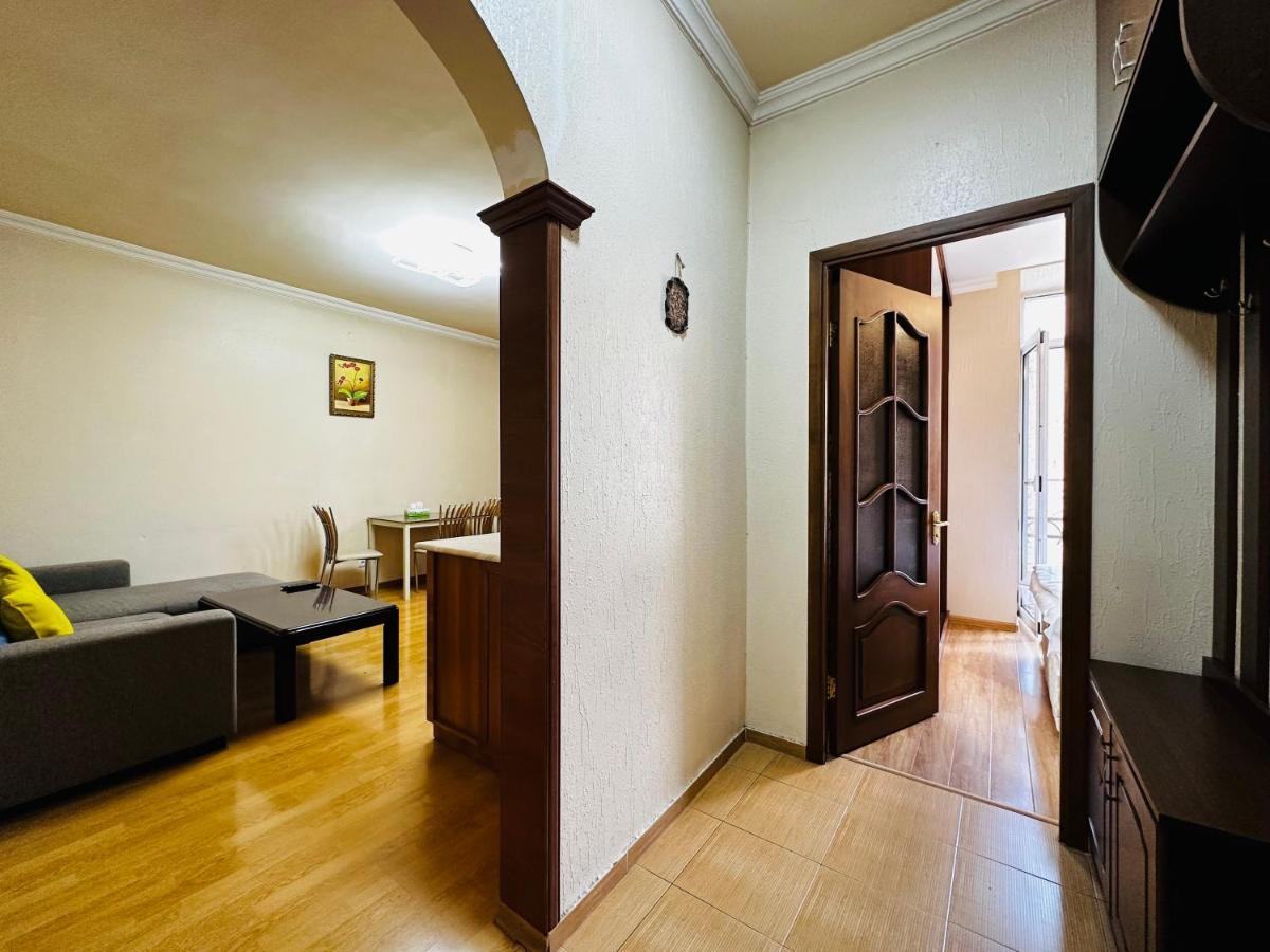 City Center Apartment On Sayat Nova Street Yerevan Exterior photo